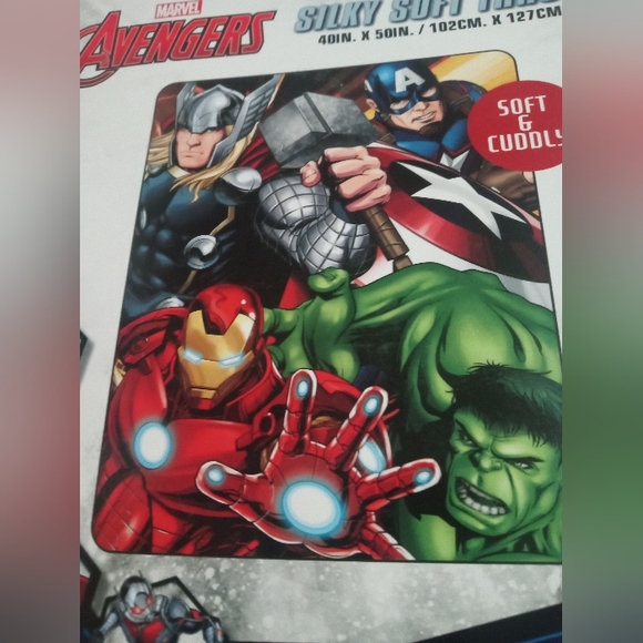 Avengers Silky Soft Throw Blanket - Picture 5 of 5